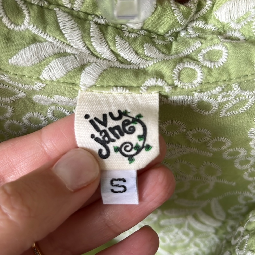 Ivy Jane Green and White Embroidered Blouse - Picture 5 of 6